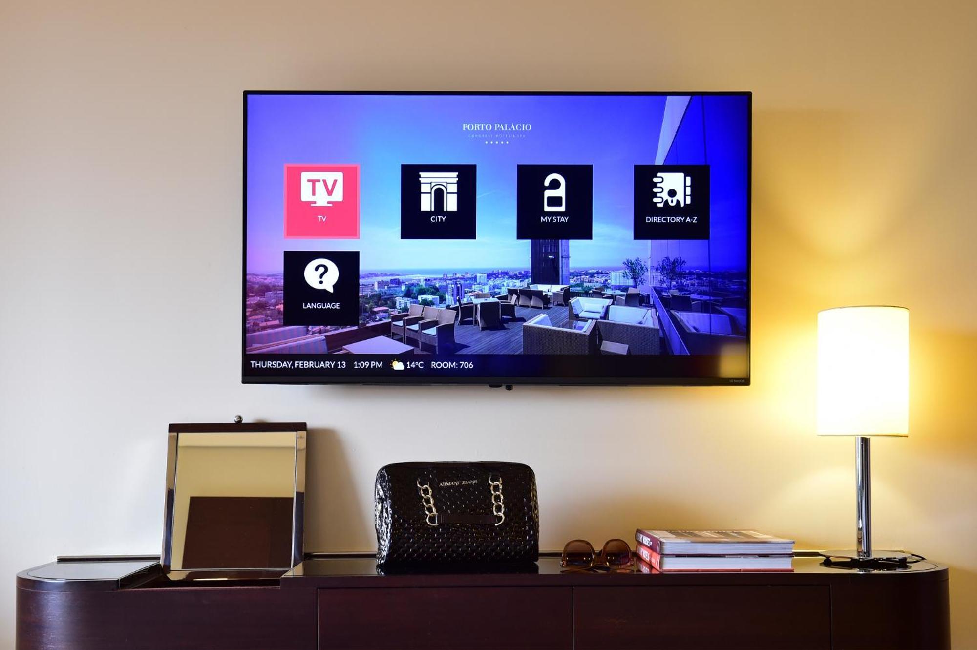 Porto Palacio Hotel By The Editory 객실 사진 The Apple TV